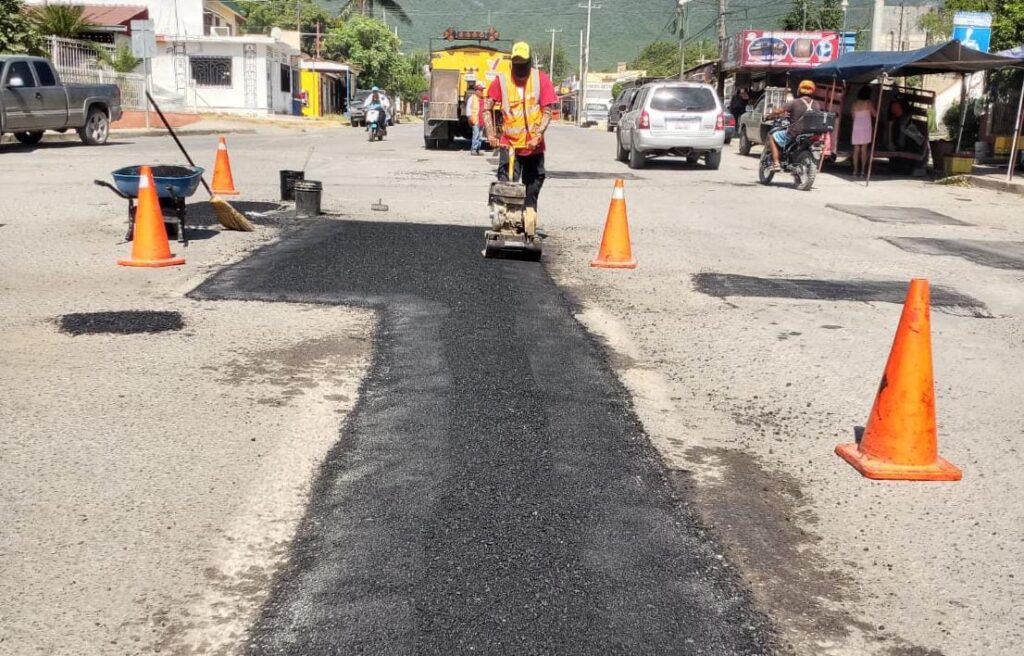 Llega programa de bacheo a más colonias de Victoria.