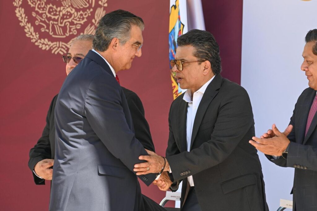 Participa alcalde junto al Gobernador en ceremonia cívico-militar en Victoria