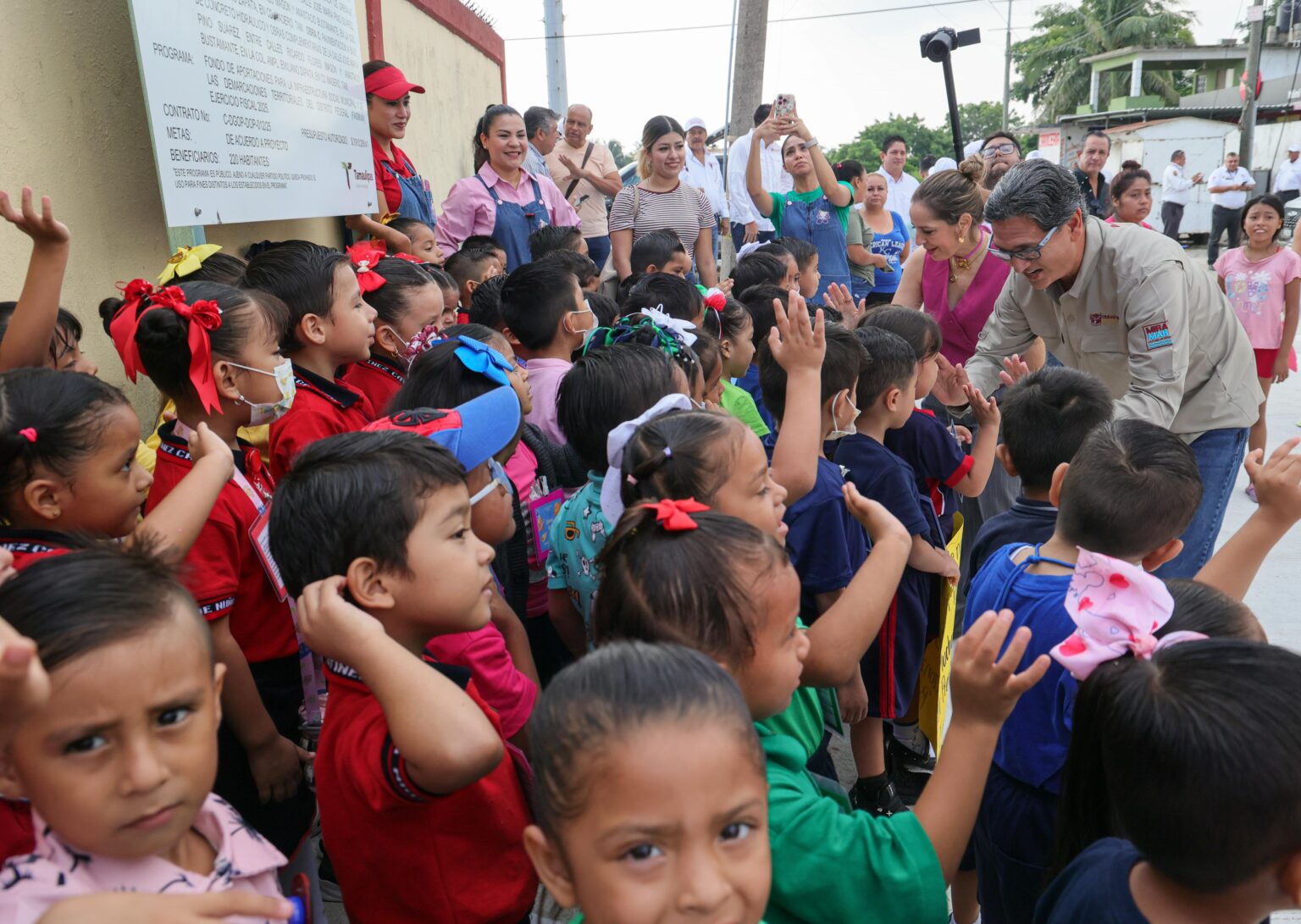 Erasmo inaugura nueva calle; de la histórica inversión de 215 mdp en 2025