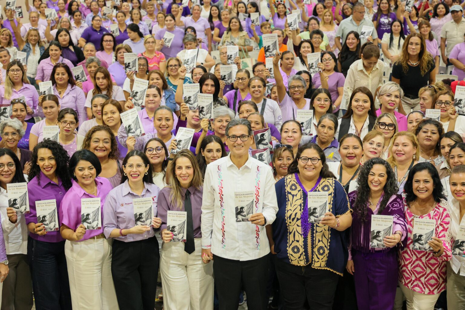 Las mujeres han cambiado el rumbo de la historia: Erasmo González
