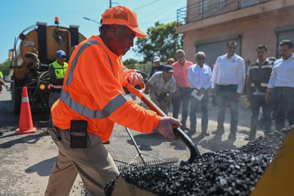 Refuerza gobierno de Victoria bacheo en rutas de salud y transporte.