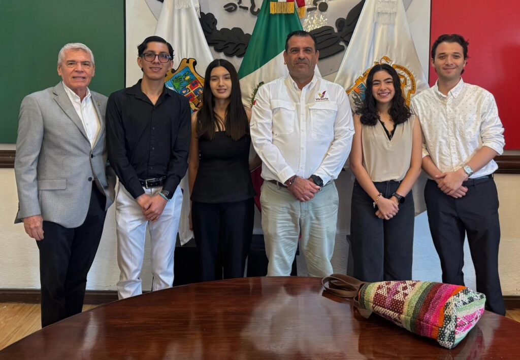 Visitan Alumnos de la Universidad La Salle Victoria la presidencia.