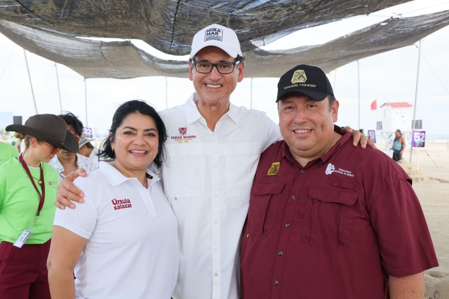 Erasmo impulsa el arte y la creatividad con esculturas de arena en Marciano Fest