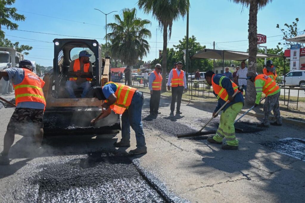 Llega plan emergente de bacheo a la Av. Carlos Adrián Avilés.