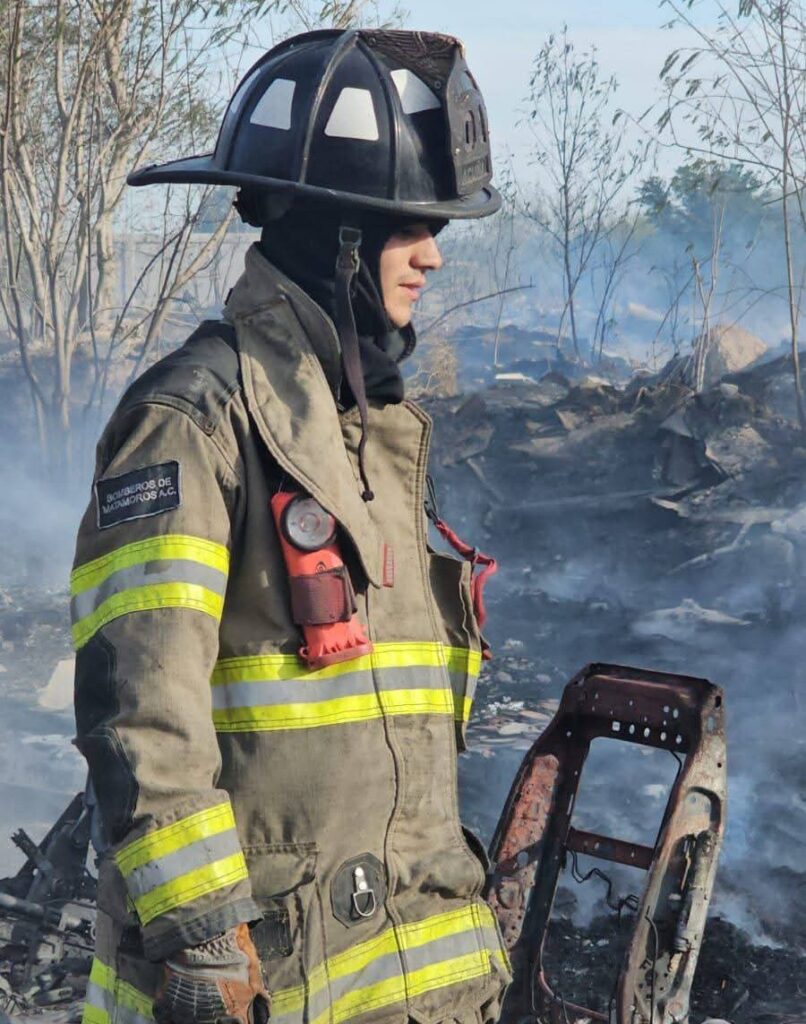 Fallecen tres bomberos tras colapso durante incendio en Matamoros; alcalde lamenta tragedia